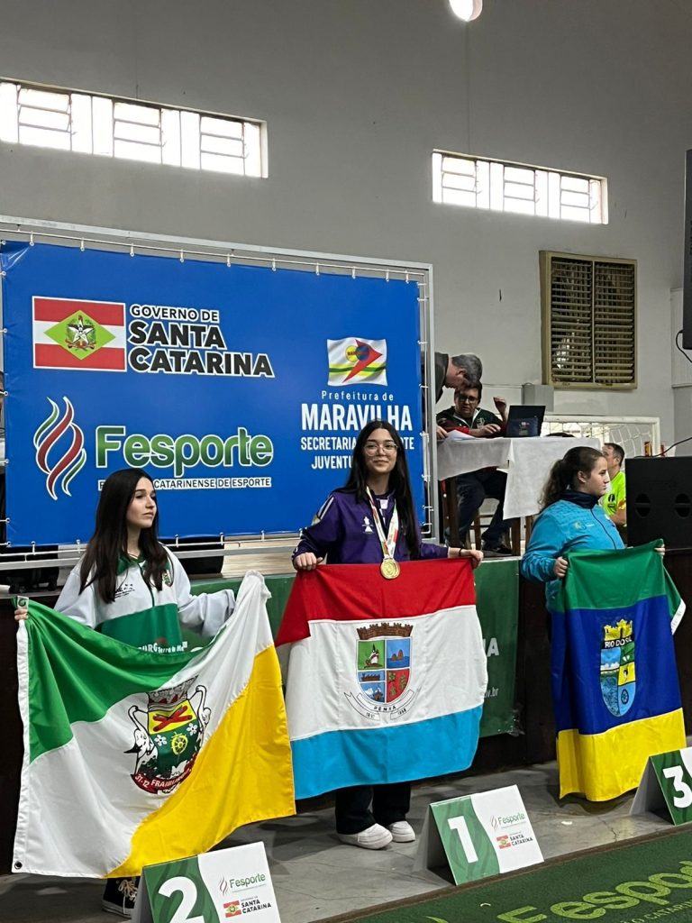 Enxadrista de Penha conquista três medalhas de ouro na Olesc