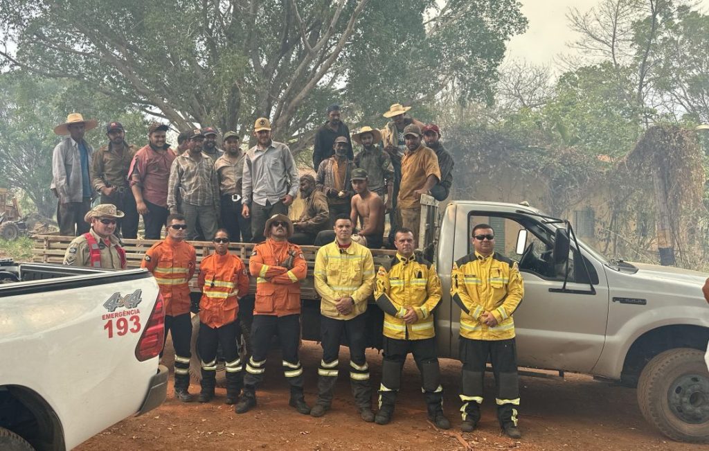 INCÊNDIOS – Em meio ao combate às chamas no MT, bombeiros de SC resgatam grupo de brigadistas