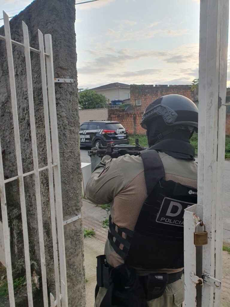 Faccionados envolvidos em roubos são presos em Santa Catarina