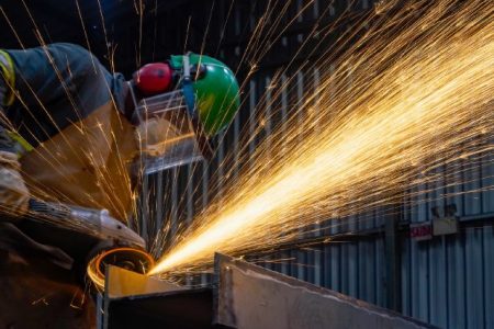 2024 – Em SC setores da indústria e serviços concentram mais de 80% das vagas geradas