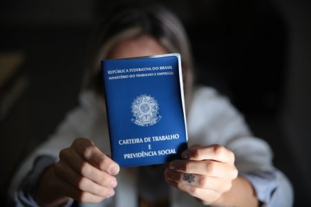 Número de vagas de emprego ofertadas pelo Sine de SC cresce 50% em um ano