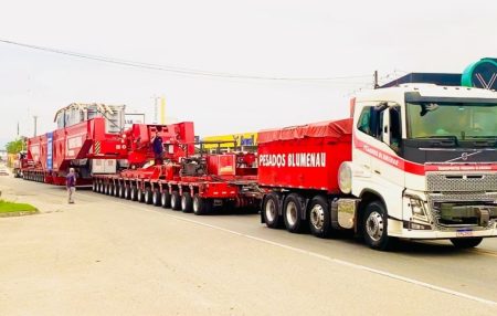 Passagem de carga superdimensionada causará lentidão nas BRs-470 e 101 na sexta-feira, 04