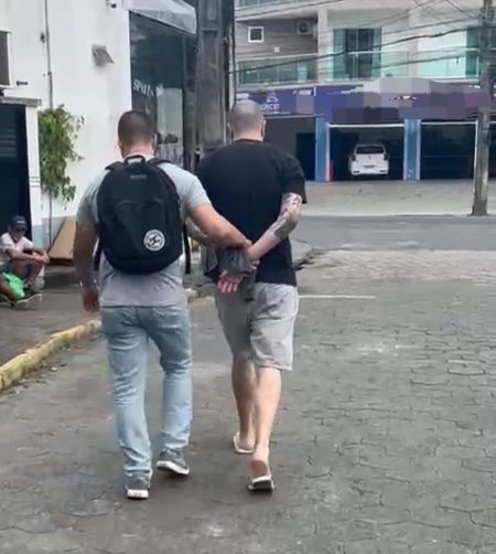 VÍDEO – Polícia Civil prende foragido da Justiça em operação contra o tráfico em Santa Catarina