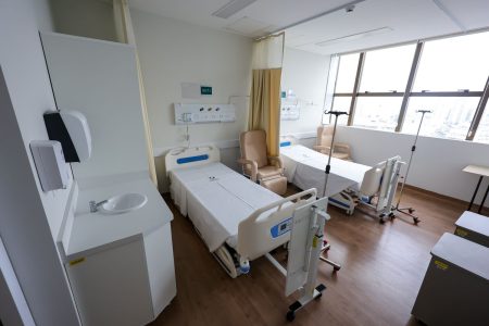 SC inaugura novos leitos de internação e salas cirúrgicas em importante hospital do litoral