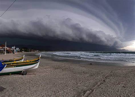 SC em alerta para chegada de Ciclone Bomba e tempestade severa para as  próximas horas