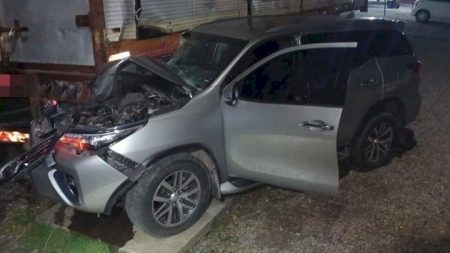 Ladrão furta veículo e dinheiro, foge e provoca acidente em Santa Catarina