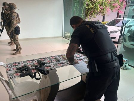 PF prende presidente da Câmara e subcomandante da PM por suspeita de envolvimento com milícia
