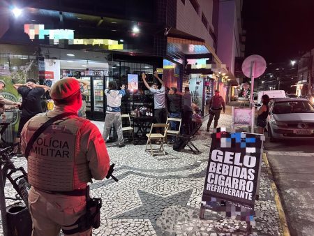 PM de Barra Velha interdita tabacarias e conveniências, apreende veículos e prende foragido da justiça