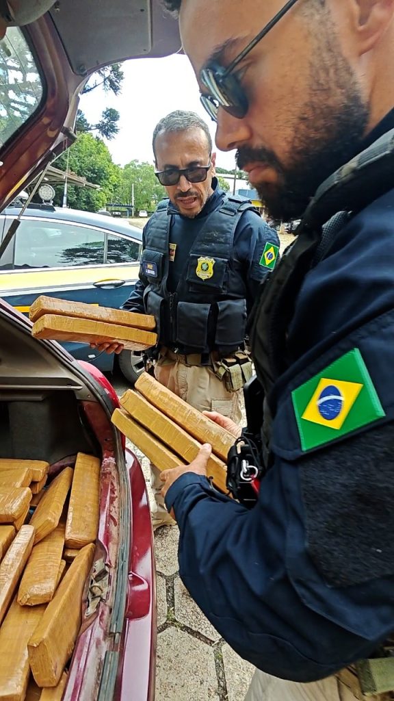 PRF apreende 120 kg de maconha que seriam enviados à Grande Florianópolis