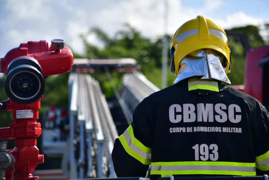 Com quase 22% de reajuste, bombeiros militares de SC estão entre os mais bem remunerados do Brasil