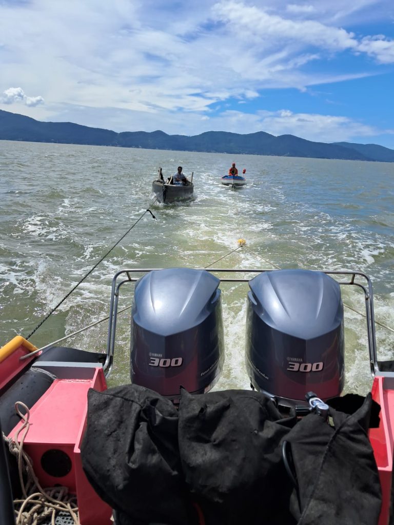 Bombeiros resgatam em SC pescador à deriva após pane em embarcação