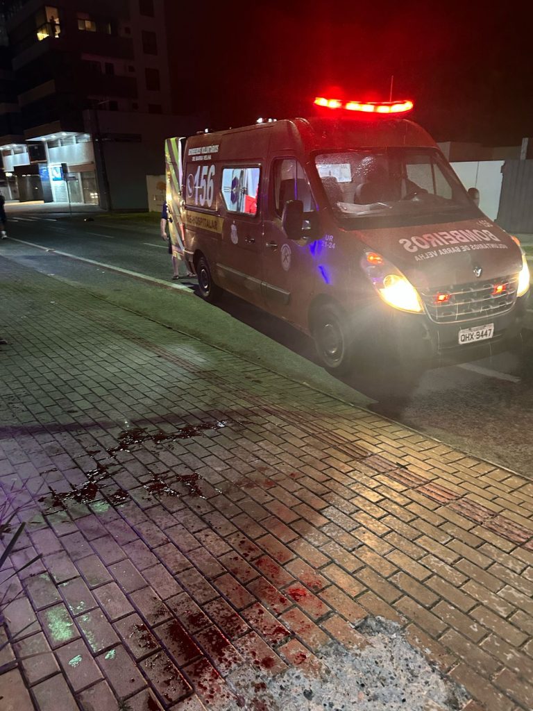 Homem é morto a facadas em Barra Velha e no mesmo horário outro é vítima de golpes de garrafa: moradores cobram aumento do policiamento