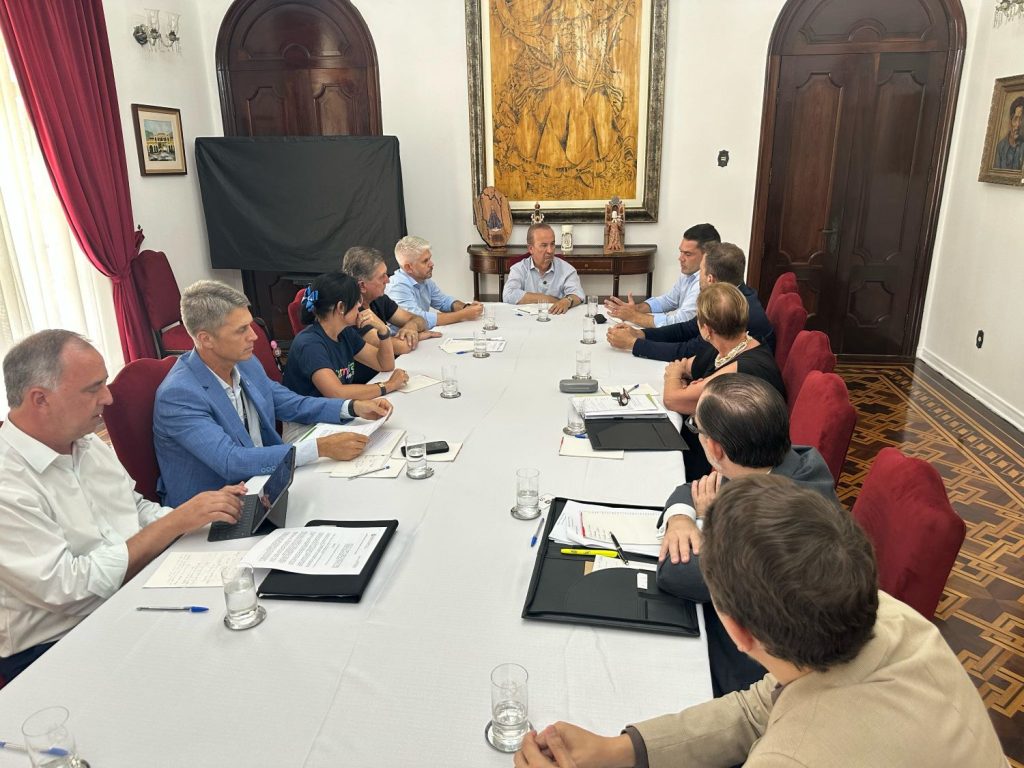 Governador de SC reúne prefeitos e encaminha ações para reduzir número de pessoas vivendo nas ruas