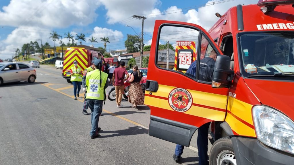 Acidente de trânsito em SC deixa motociclista gravemente ferido