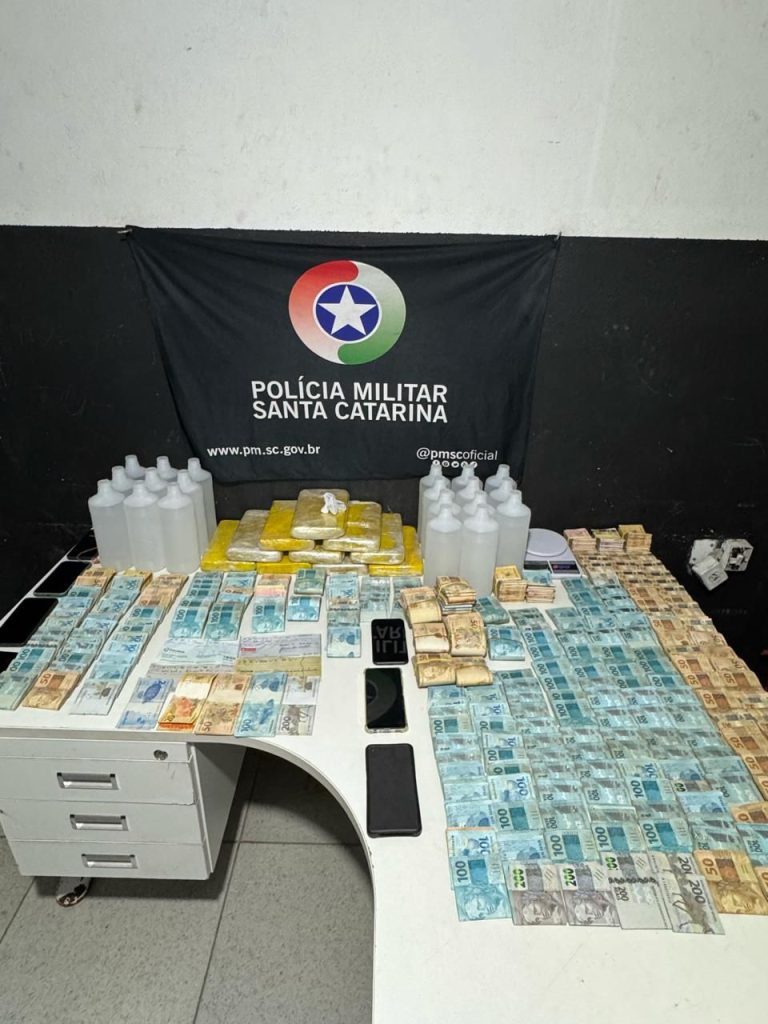 PMSC – Operação prende três e apreende grande quantidade de droga e dinheiro em Piçarras