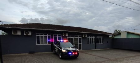 Jovem envolvida em crime de homicídio e tráfico de drogas é internada pela polícia