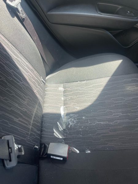 Moradores de rua usam garrafa quebrada para roubar carro em BC, um é preso: Reflexo do crescimento do problema social