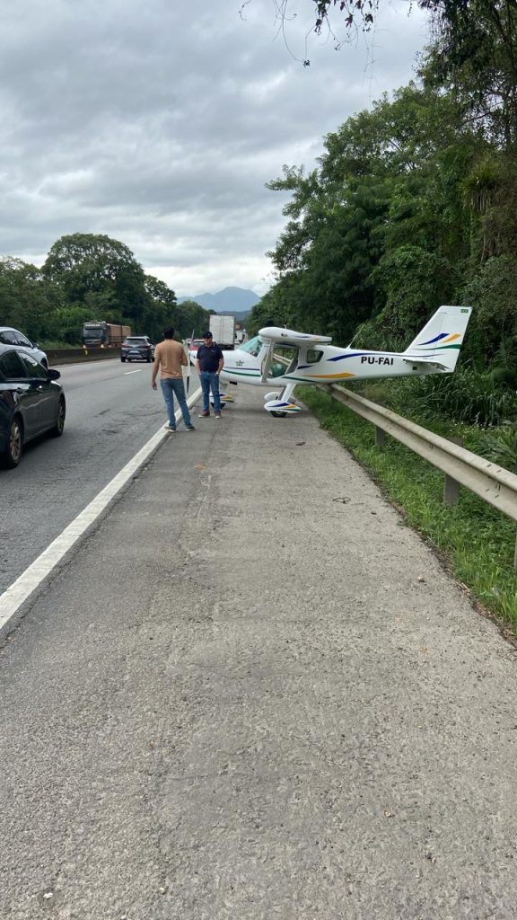 Veja detalhes oficiais do pouso forçado realizado neste sábado, 05, na BR-101 em SC