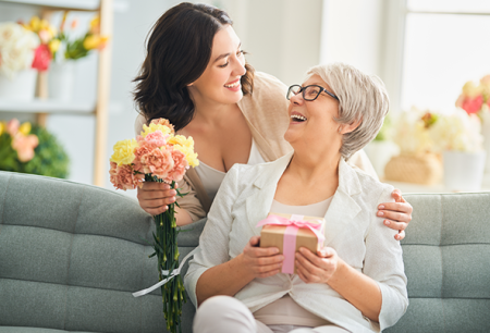 Como escolher o melhor presente para o Dia das Mães: do mimo simbólico à realização de um sonho