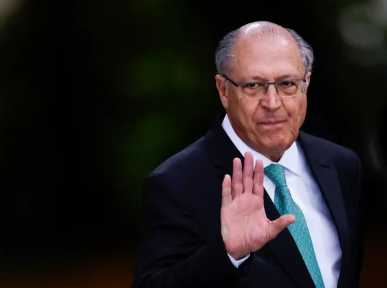 Vice-presidente Geraldo Alckmin é internado