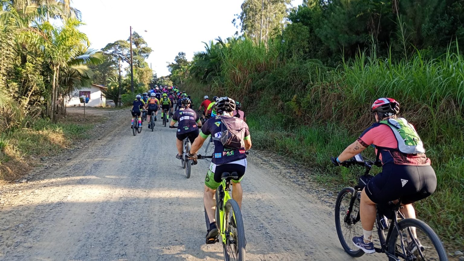 São João do Itaperiú conquista ciclistas com turismo de experiência e belezas naturais