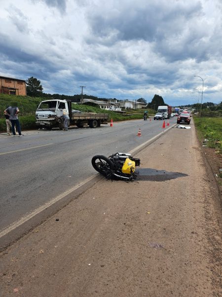 Motociclista morre após grave colisão