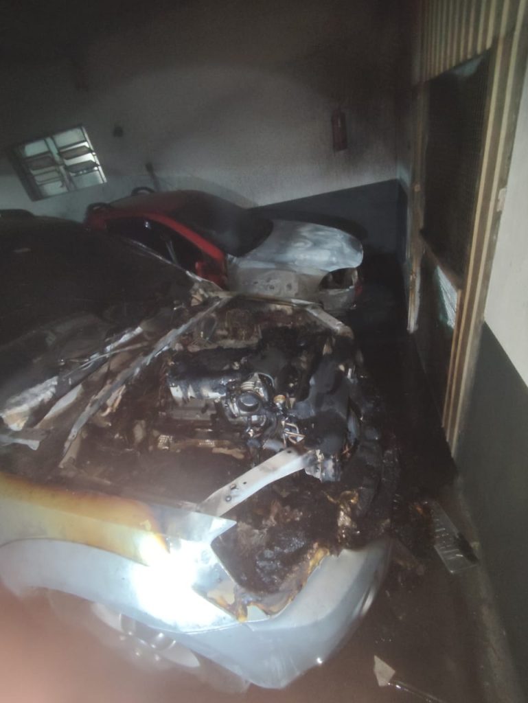 Incêndio em oficina mecânica mobiliza Bombeiros