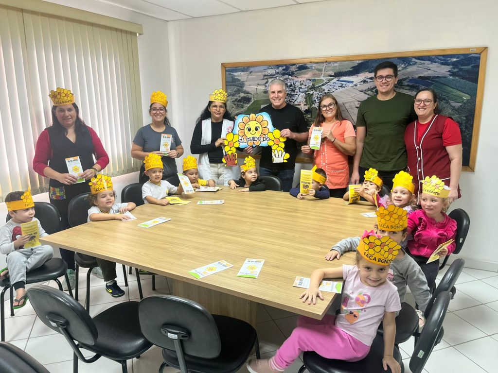Professores e comunidade de São João do Itaperiú se unem no combate à exploração infantil
