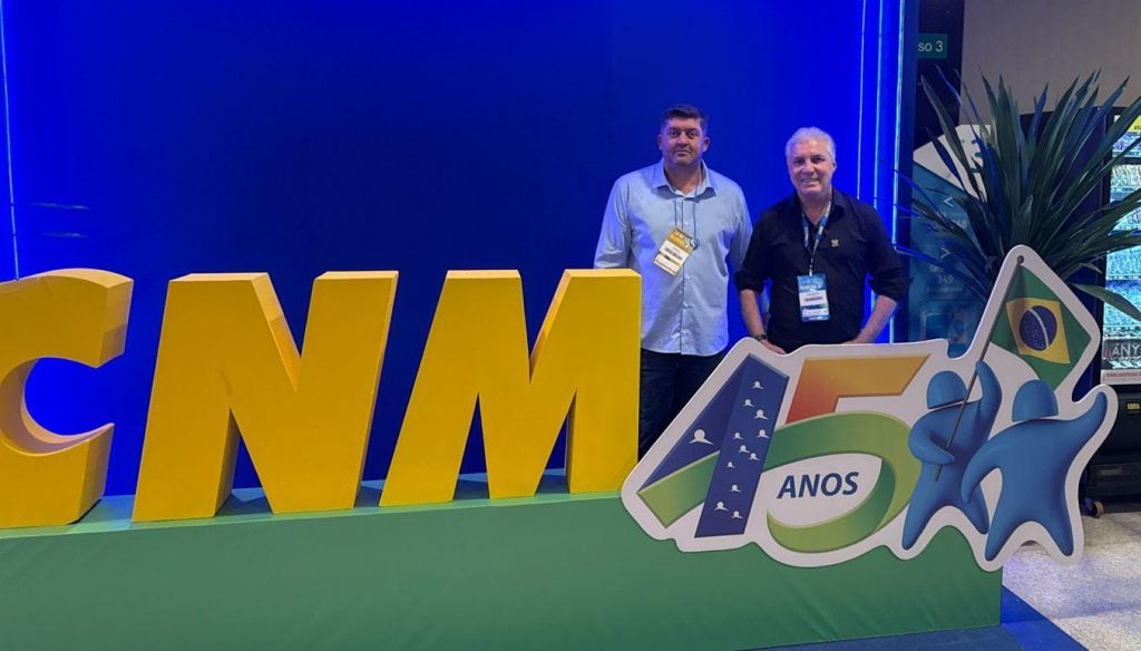 Prefeito Rovâni e vice Júnior Schnaider representam São João do Itaperiú na Marcha dos Prefeitos em Brasília