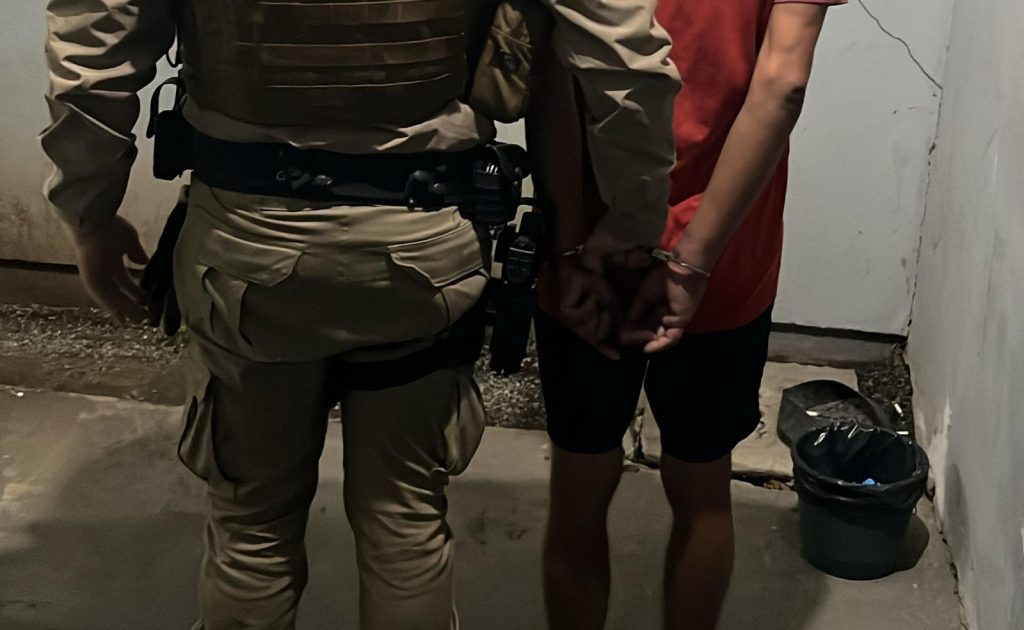 Morador de rua é preso ao usar cartões perdidos para comprar bebida alcoólica