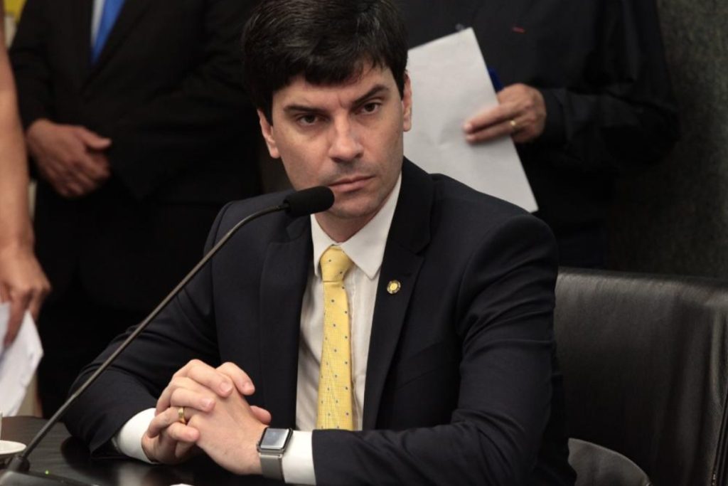 Delegado-Geral da Polícia Civil de SC é alvo de tentativa de assalto e troca tiros com bandidos