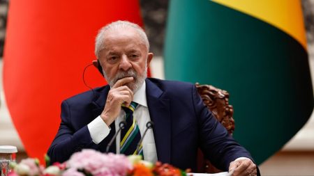 Após passar mal Lula é levado ao hospital em Brasília