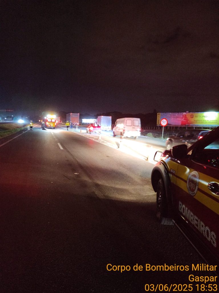 Idosa morre atropelada ao tentar atravessar rodovia federal em SC