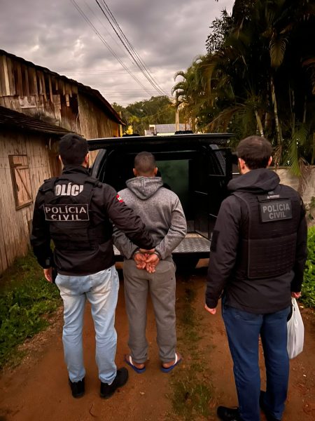 Polícia Civil deflagra Operação Médio Vale para desarticular facção criminosa em Santa Catarina