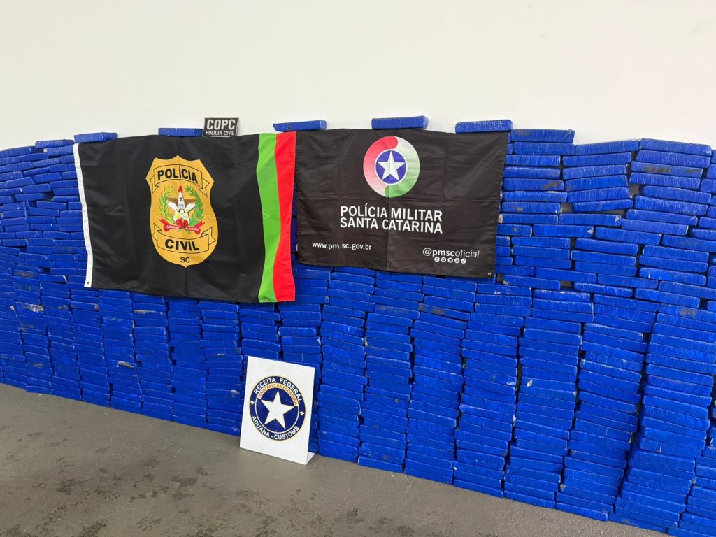 Caminhão com mais de 440 kg de maconha é apreendido durante operação conjunta