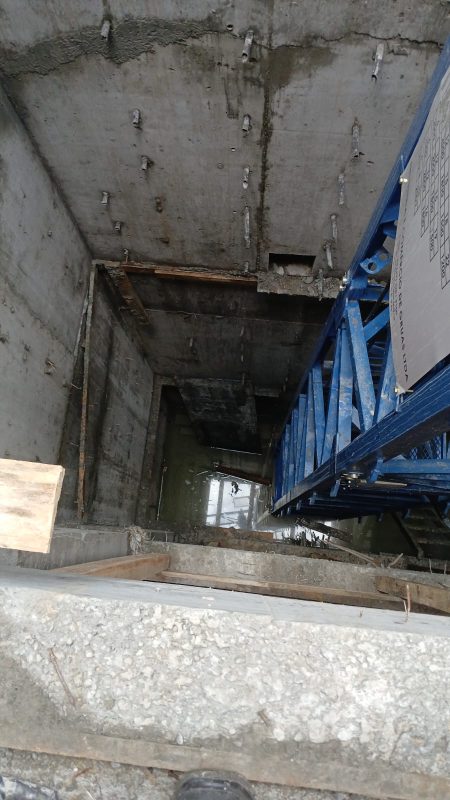 Acidente em obra: trabalhador cai em fosso de elevador e é socorrido em Barra Velha