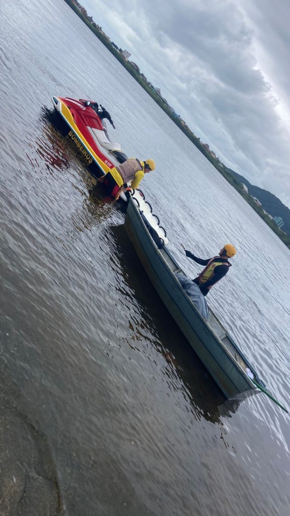 Corpo de pescador desaparecido é encontrado e resgatado por Bombeiros