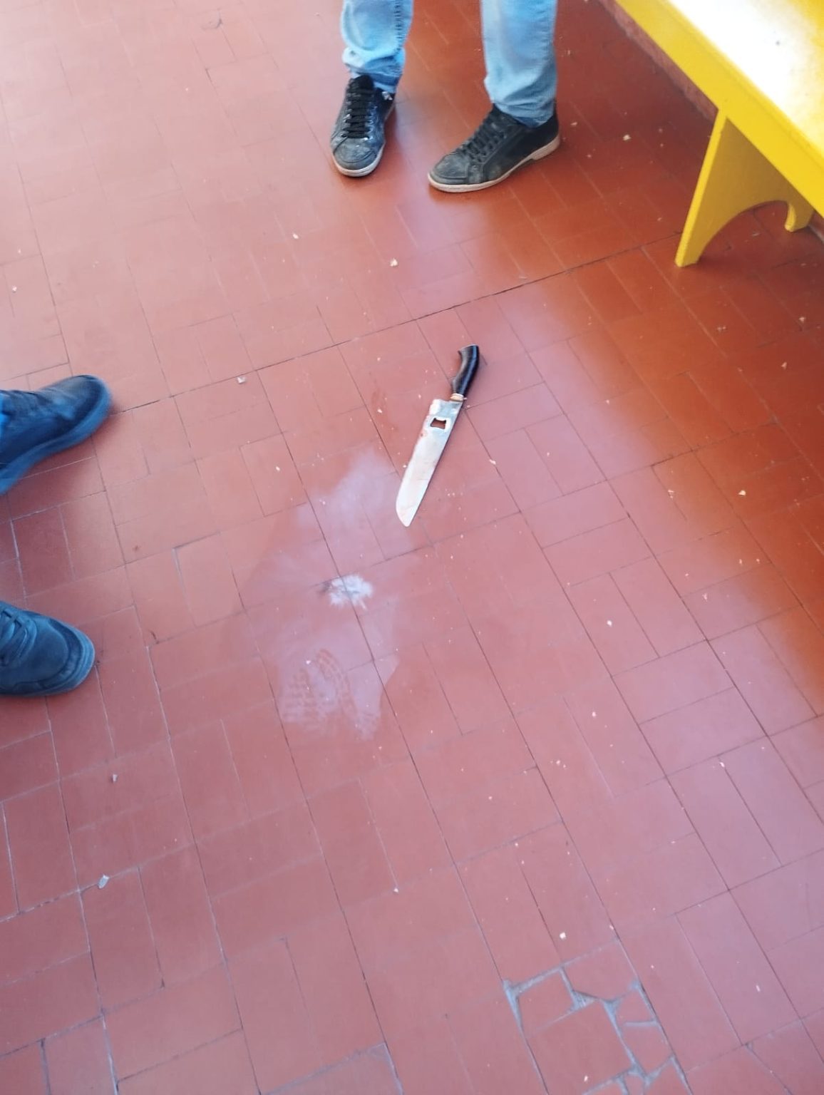 💔 VÍDEOS – Adolescente invade escola, mata aluno e deixa três feridos; comunidade está em choque