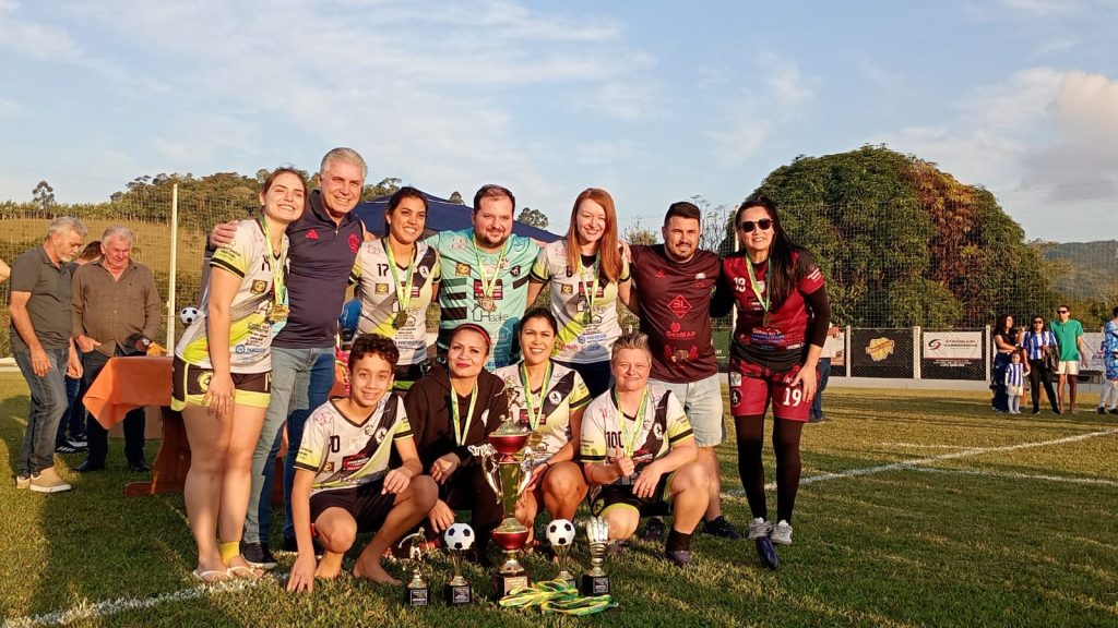 Finais do Campeonato Municipal Suíço agitam o domingo em São João do Itaperiú