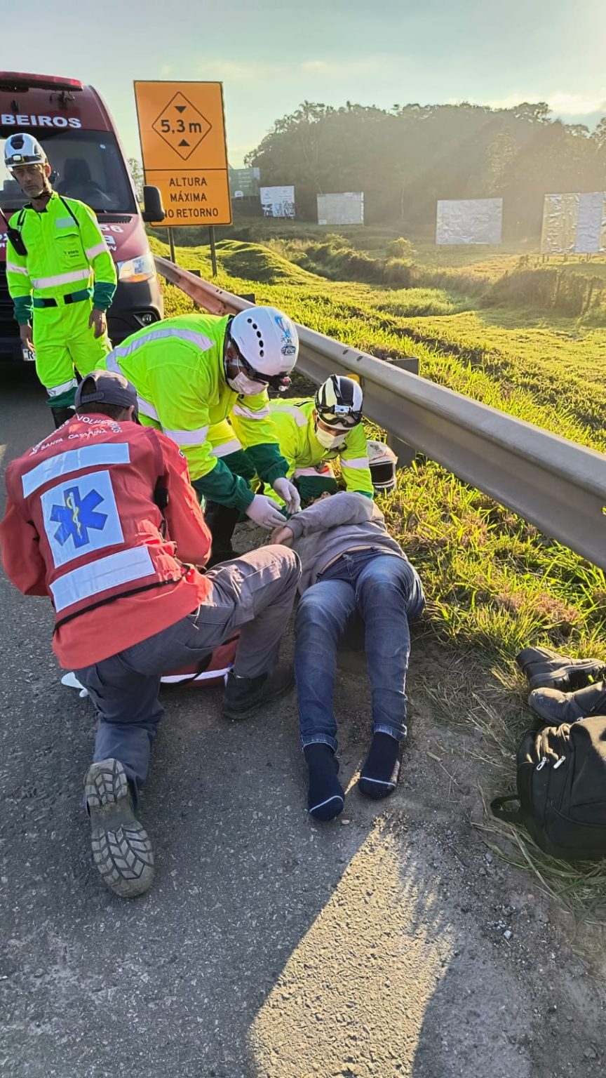 Acidente de moto deixa jovem ferida na BR-101 em Barra Velha