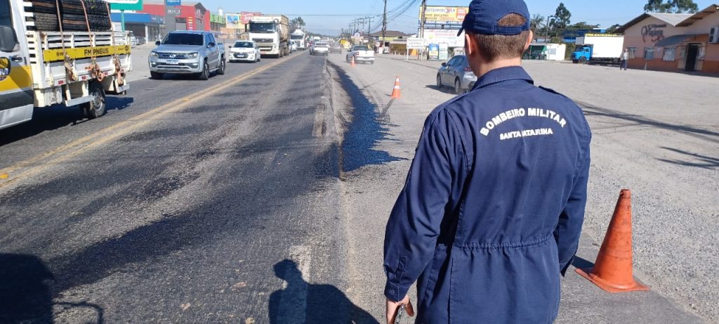 🚨 Manchas de óleo na BR-280 mobilizam Bombeiros e alertam para riscos de acidentes