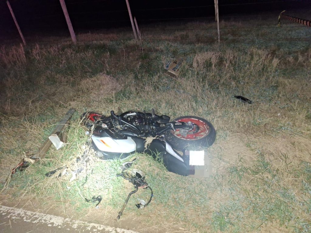 Jovem morre em colisão envolvendo motocicleta e caminhão