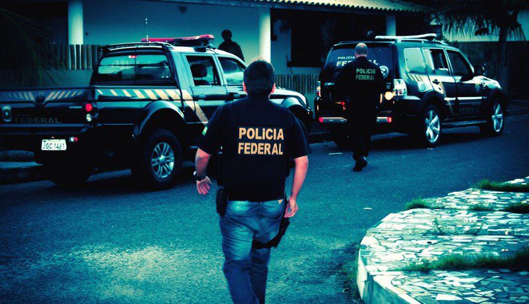 Polícia Federal deflagra operação contra crimes financeiros e estelionato