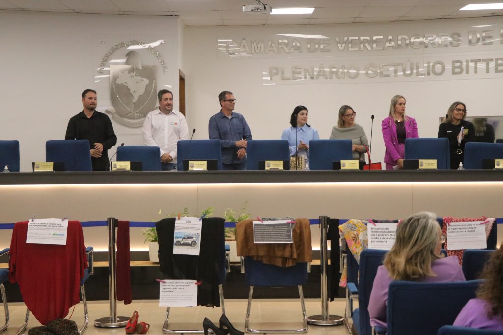 Palestra do Agosto Lilás reúne autoridades e comunidade em ação de conscientização contra a violência à mulher em Barra Velha