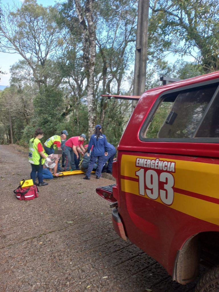 Homem cai de parapente e é encaminhado ao hospital