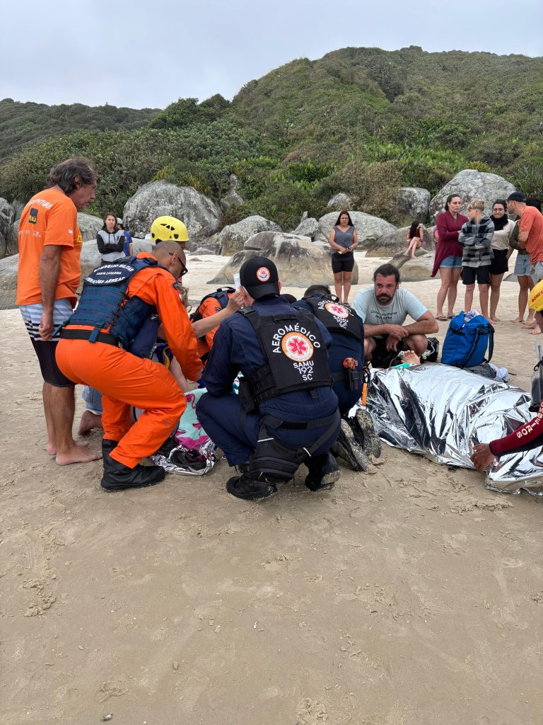 Vítimas de queda de parapente são resgatadas com apoio aéreo e aquático