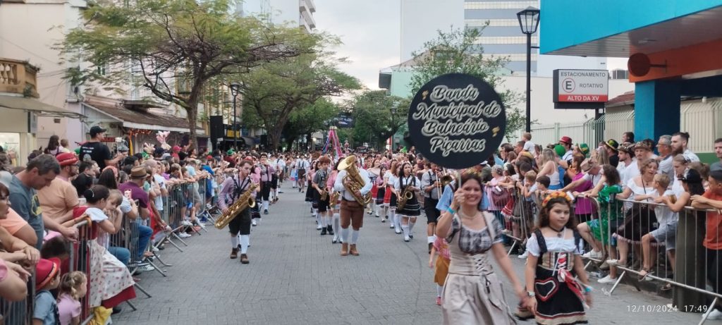 Banda Municipal de Balneário Piçarras é convidada para participar do Desfile Oficial da 40ª Oktoberfest, em Blumenau