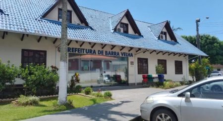 Prefeitura de Barra Velha prepara volta do atendimento ao horário comercial