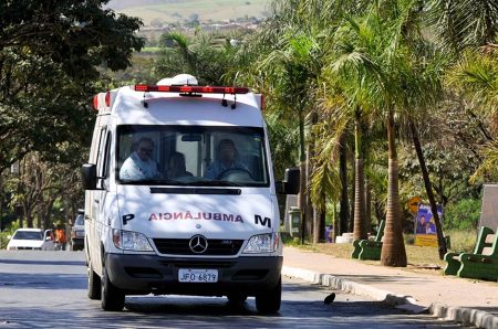 Motorista de ambulância de Barra Velha salva bebê de engasgo em via pública de Florianópolis