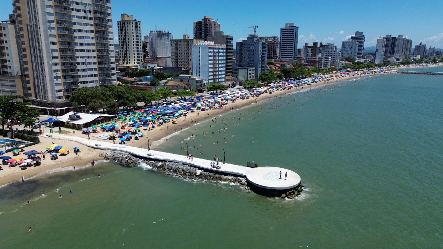 Em Piçarras curso “Amigo do Turista” tem inscrições abertas para temporada de verão 2025/26